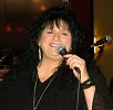 "Chanteuse" Lois Colombo